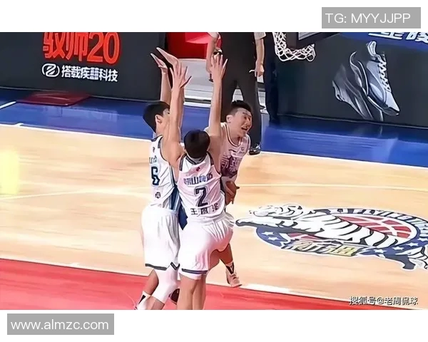 青岛男篮半场最后一攻，赵嘉义大心脏三分终结