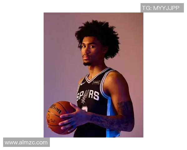 [2026年01月21日]马刺球员迪伦-哈珀Ins晒特制主机照片引关注